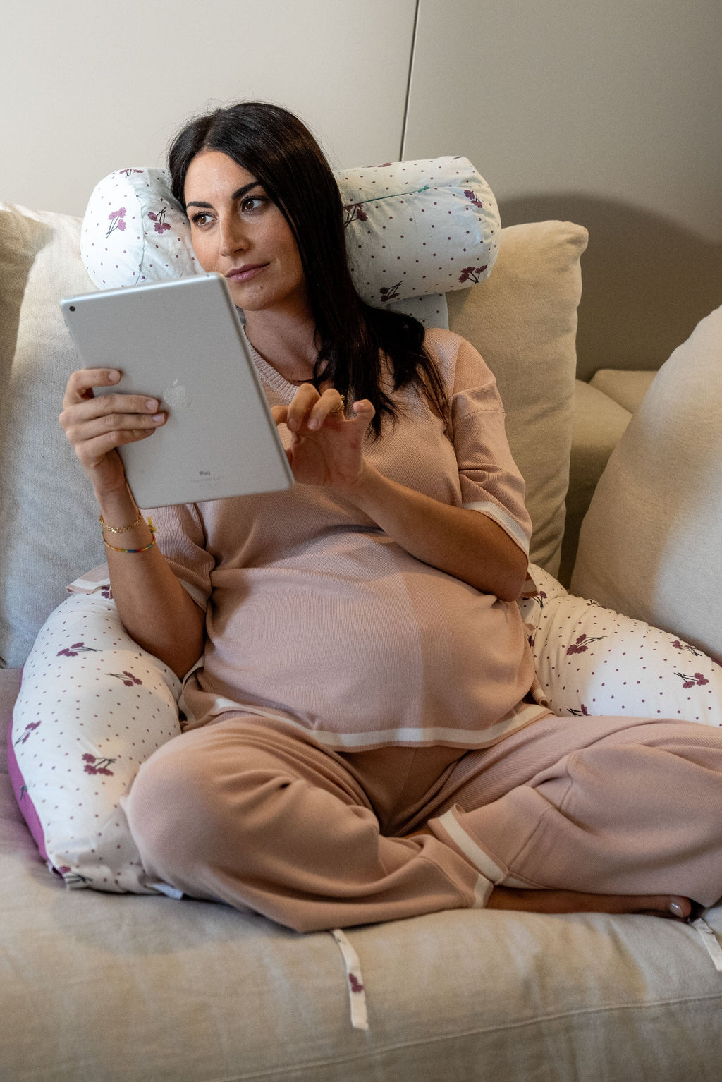 HUGS PLUS Pregnancy and Breastfeeding Pillow - Blossom Purple