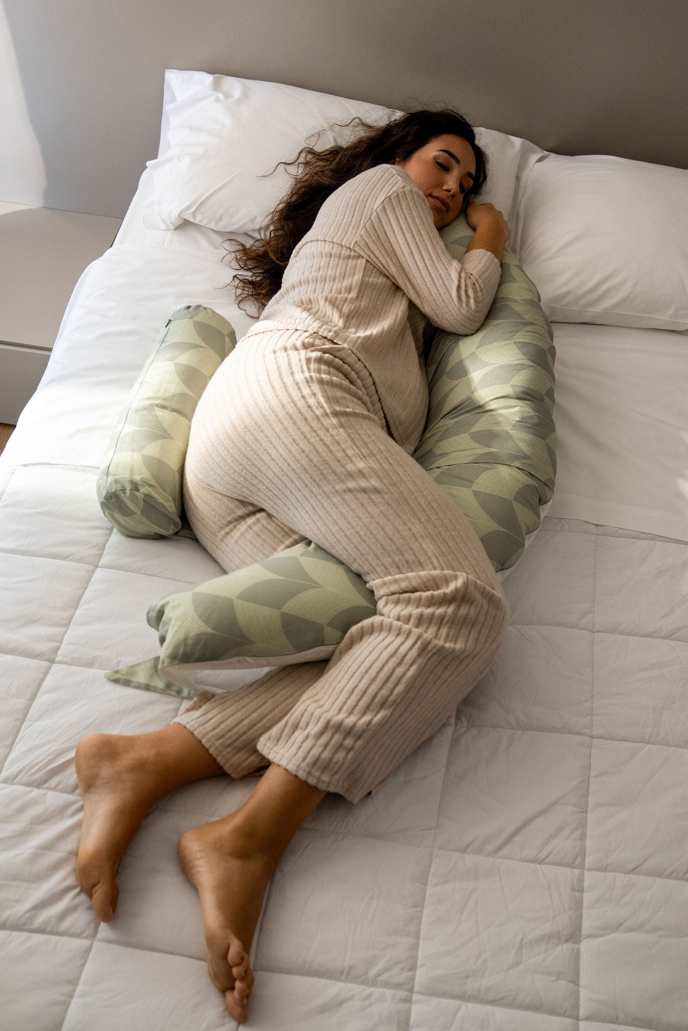 HUGS PLUS Pregnancy and Breastfeeding Pillow - Fan Green